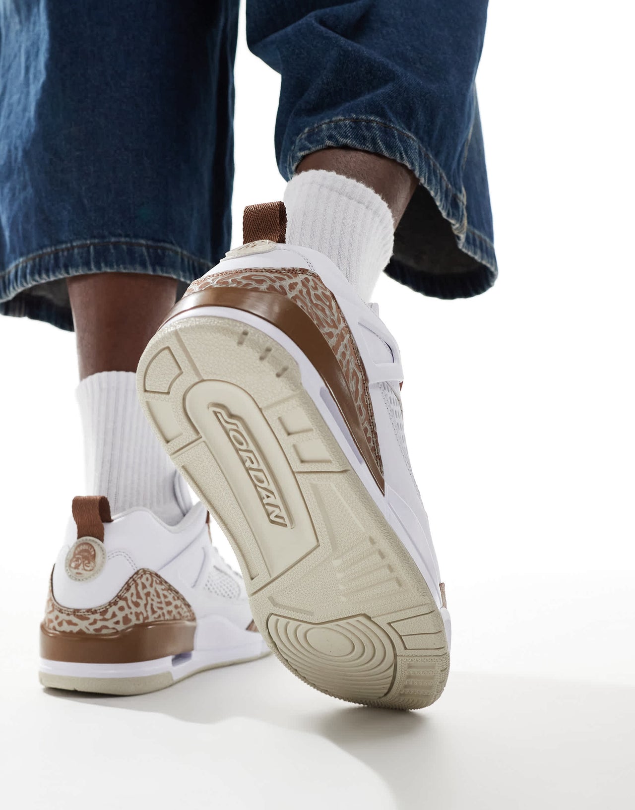 Jordan Spizike low trainers in white and brown