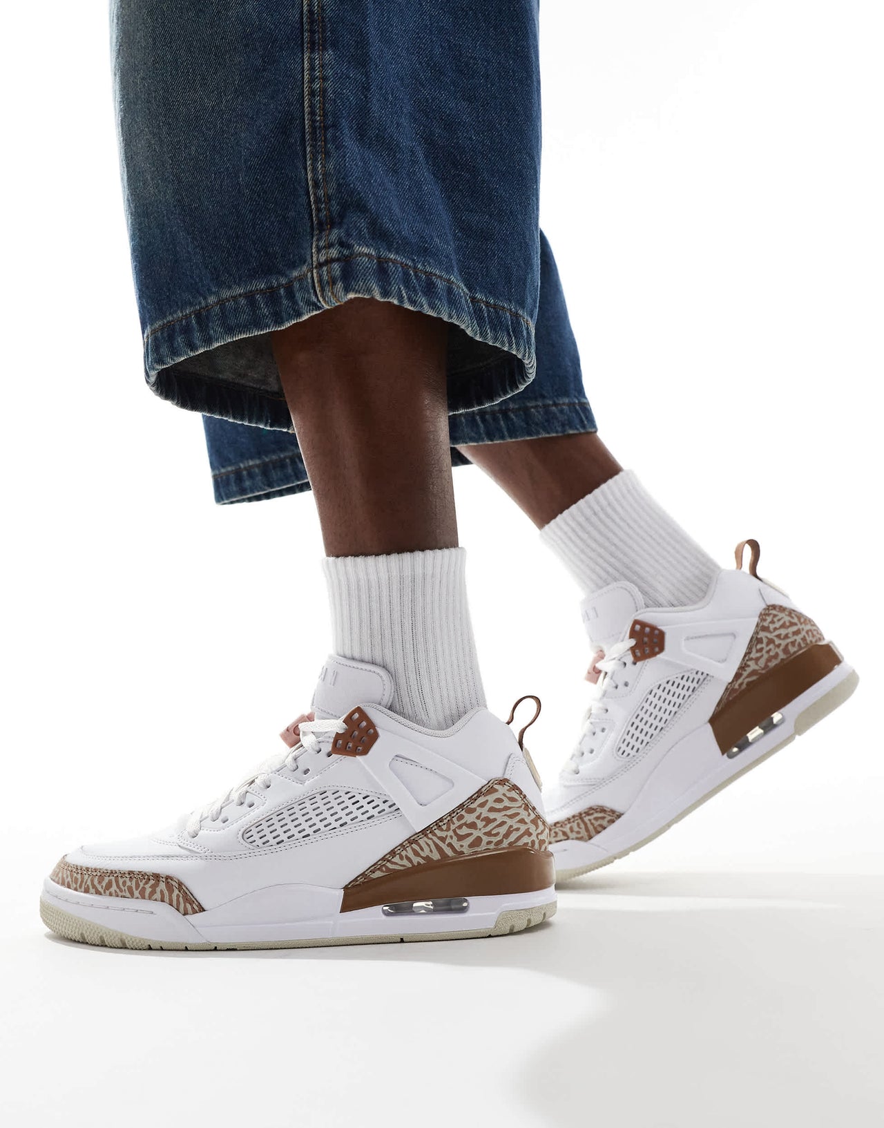 Jordan Spizike low trainers in white and brown