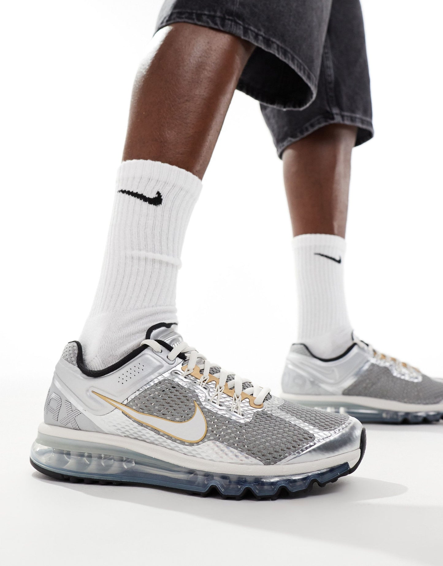 Nike Air Max 2013 trainers in silver