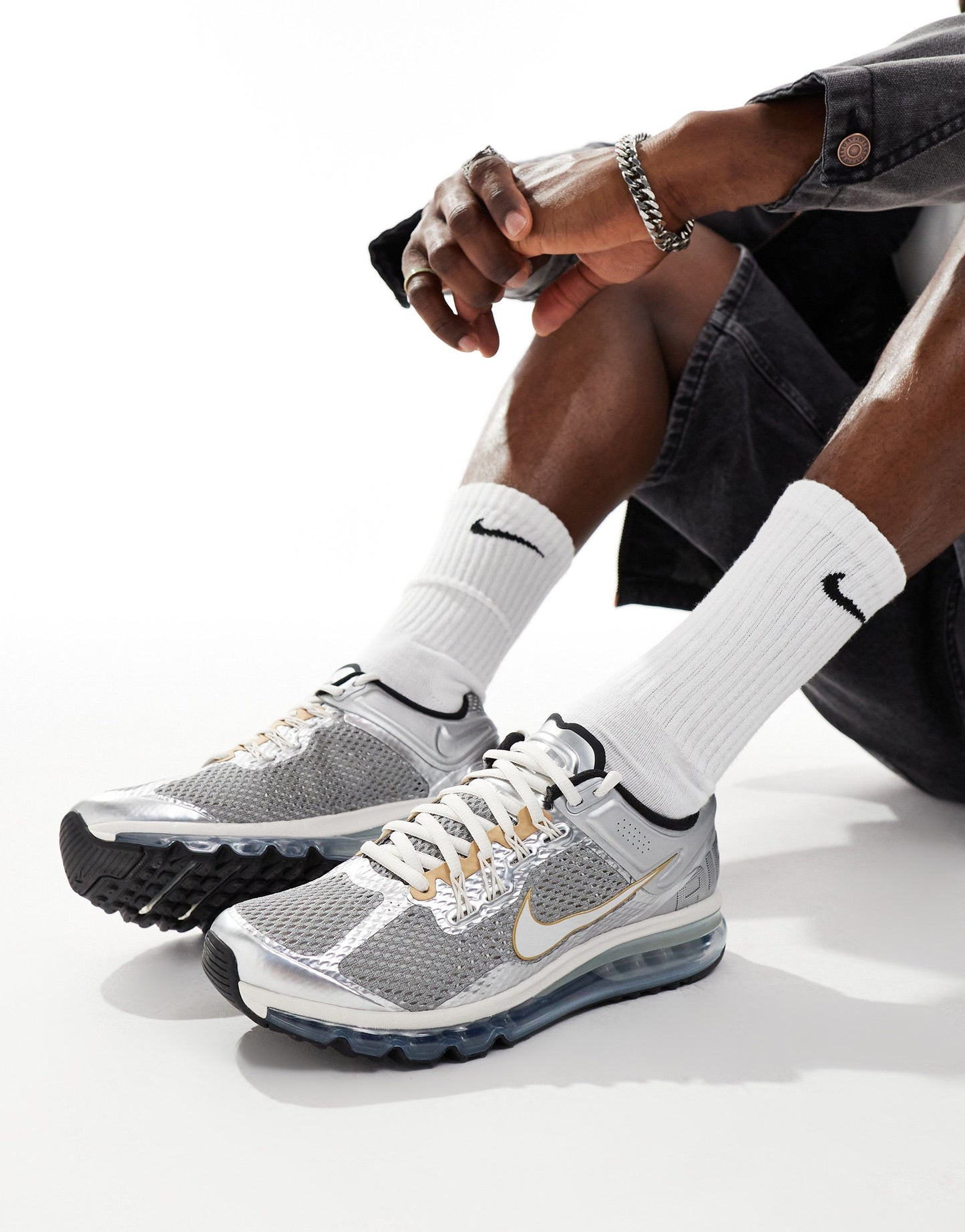 Nike Air Max 2013 trainers in silver