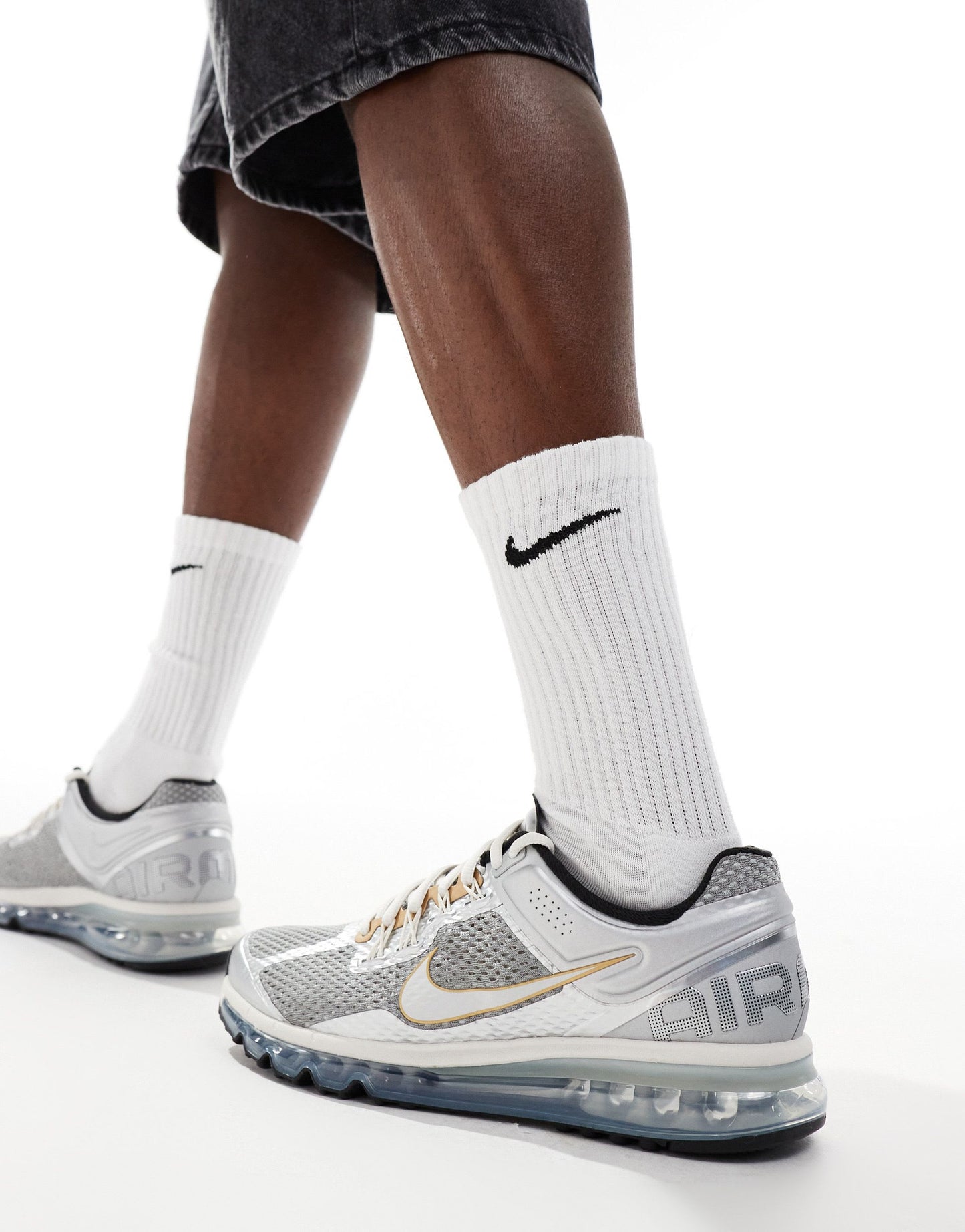 Nike Air Max 2013 trainers in silver