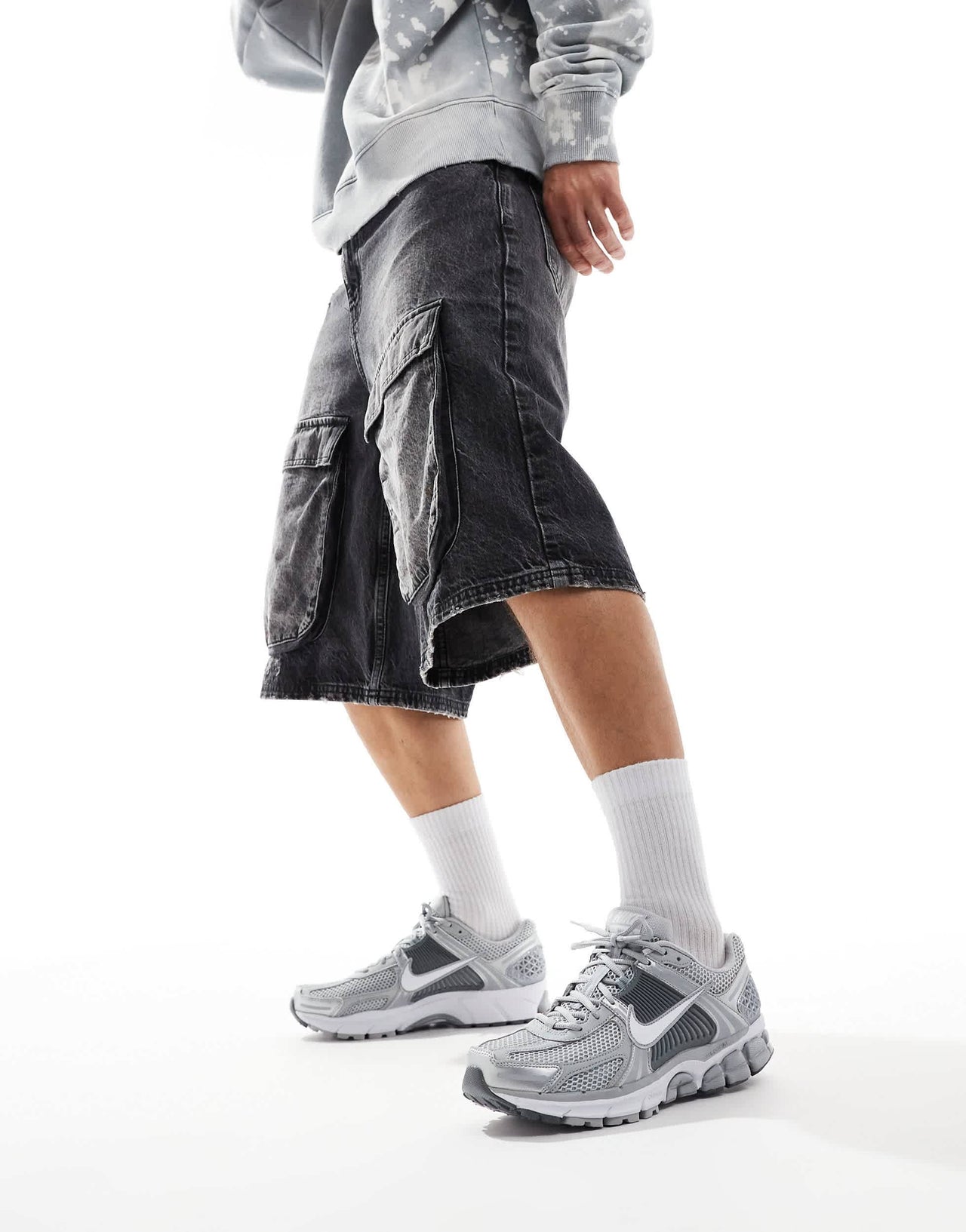 Nike Zoom Vomero 5 trainers in grey