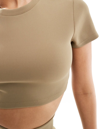 4505 ultra cropped active rib t-shirt in beige