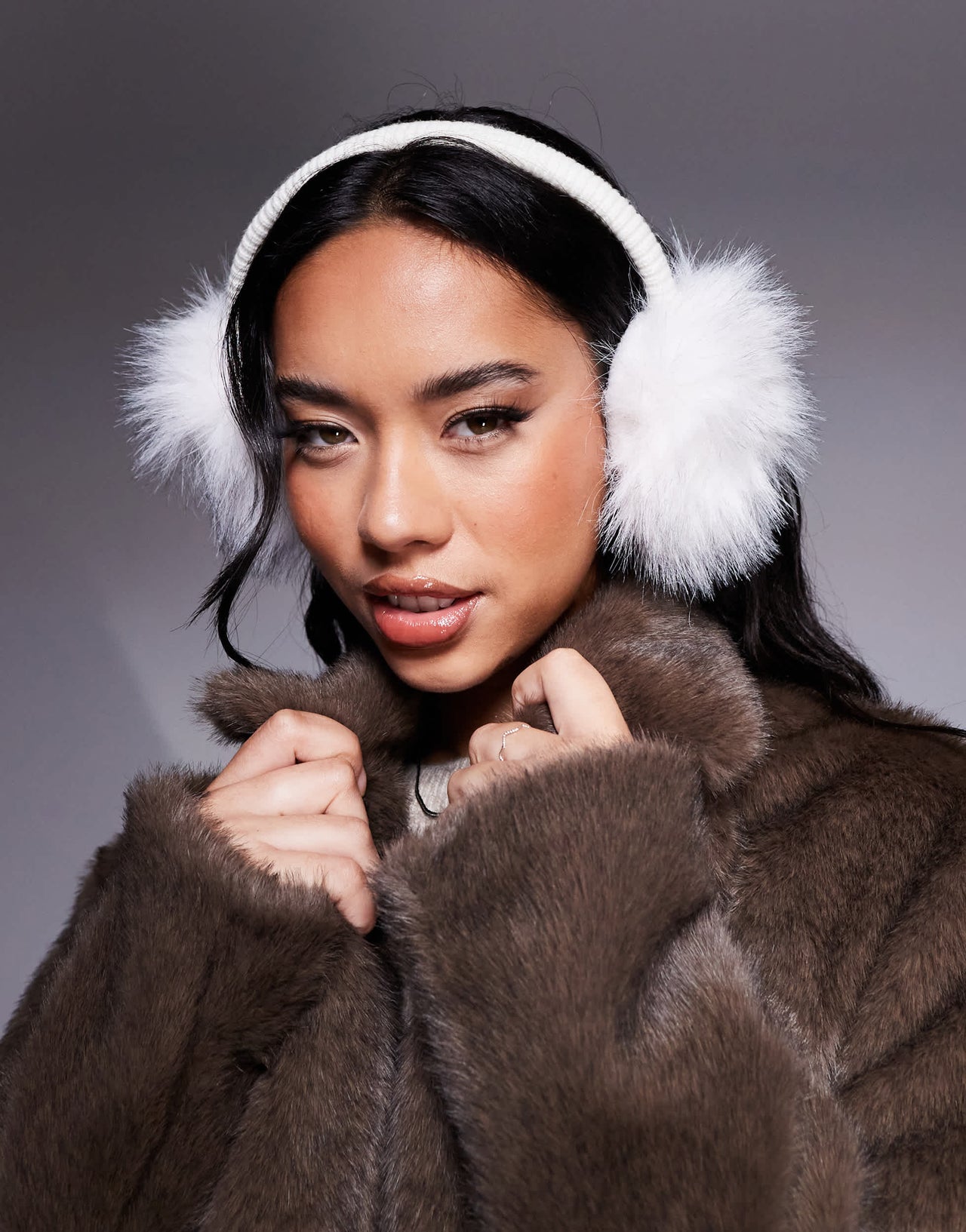 4505 Ski faux fur ear muffs in white