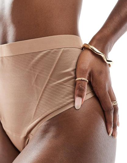 SPANXshape Invisible thong in cafe au lait