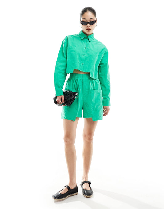 ASOS DESIGN drop pocket short in green