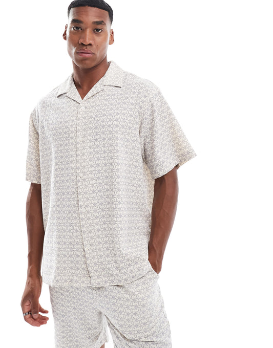 Selected revere collar crinkle shirt with all over print in cream and navy