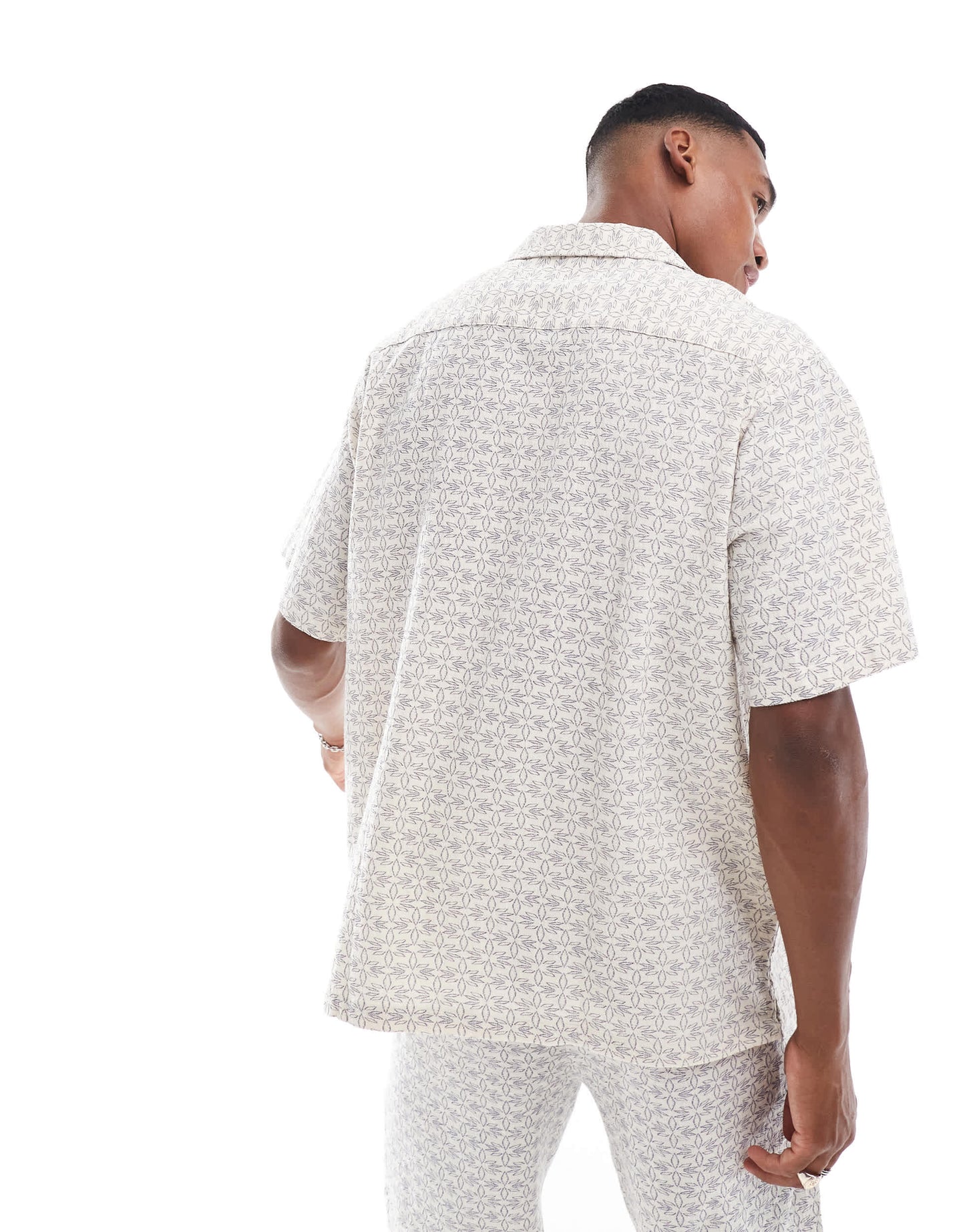 Selected revere collar crinkle shirt with all over print in cream and navy