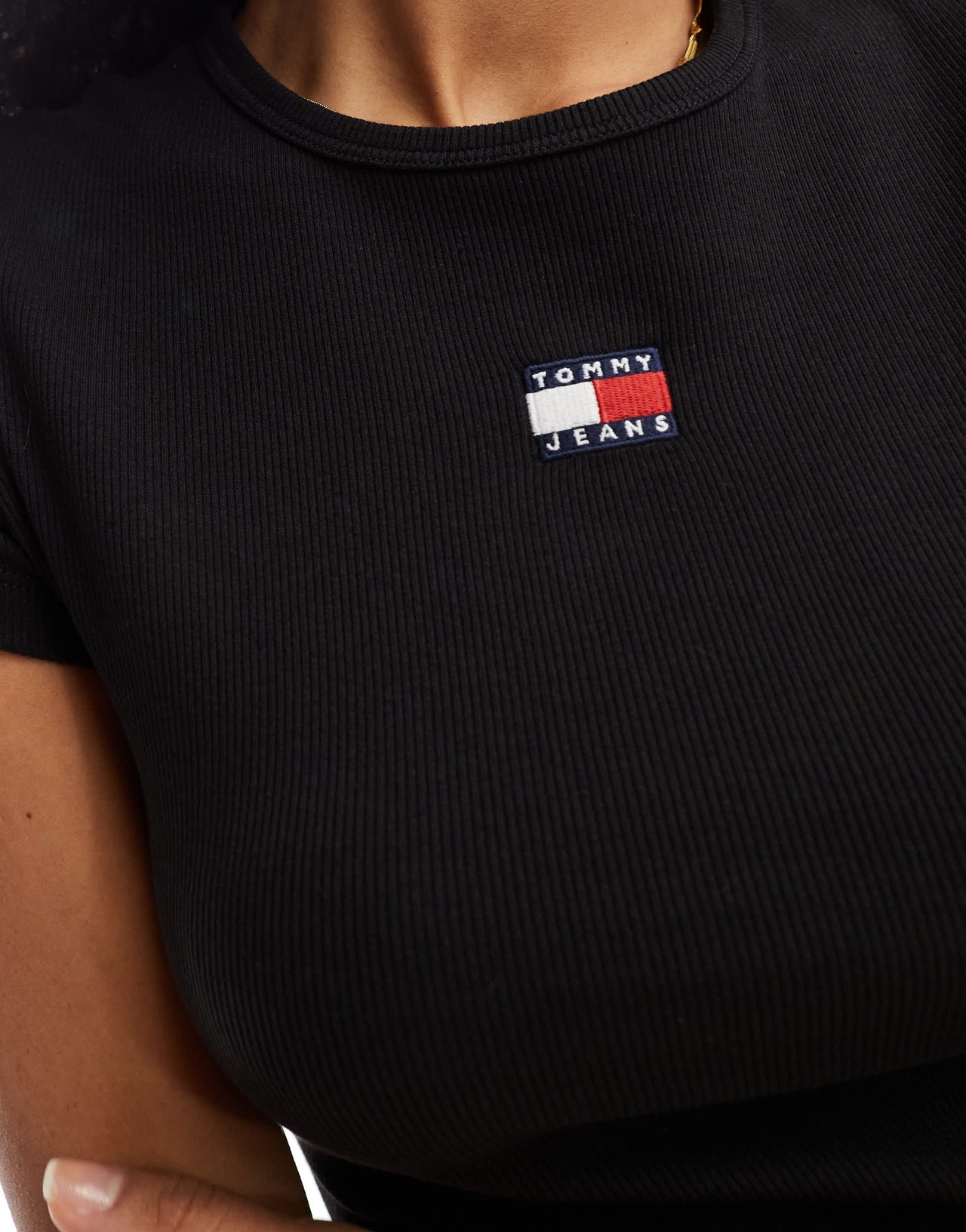Tommy Jeans slim badge rib t-shirt in black