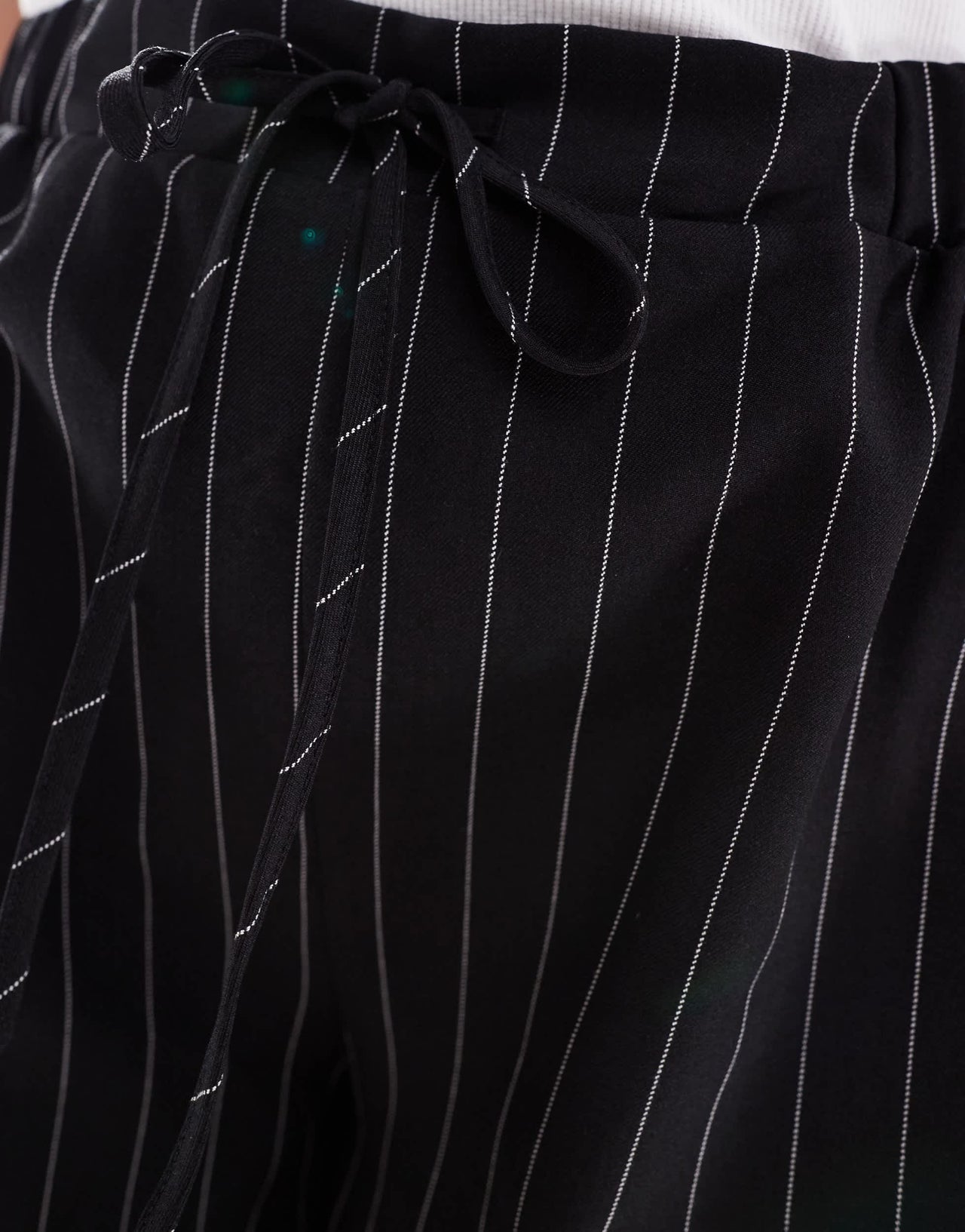 ASOS DESIGN Curve pull on short in black stripe