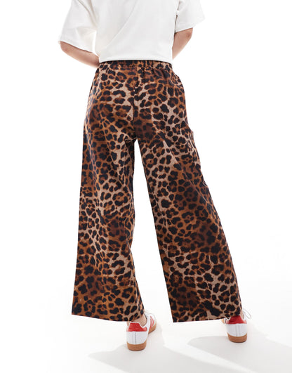 ASOS DESIGN cropped pull on trousers in leopard print