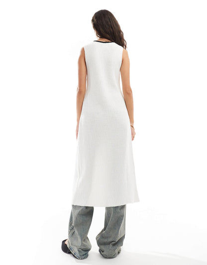 ASOS DESIGN split front waistcoat in boucle yarn with tipping in mono