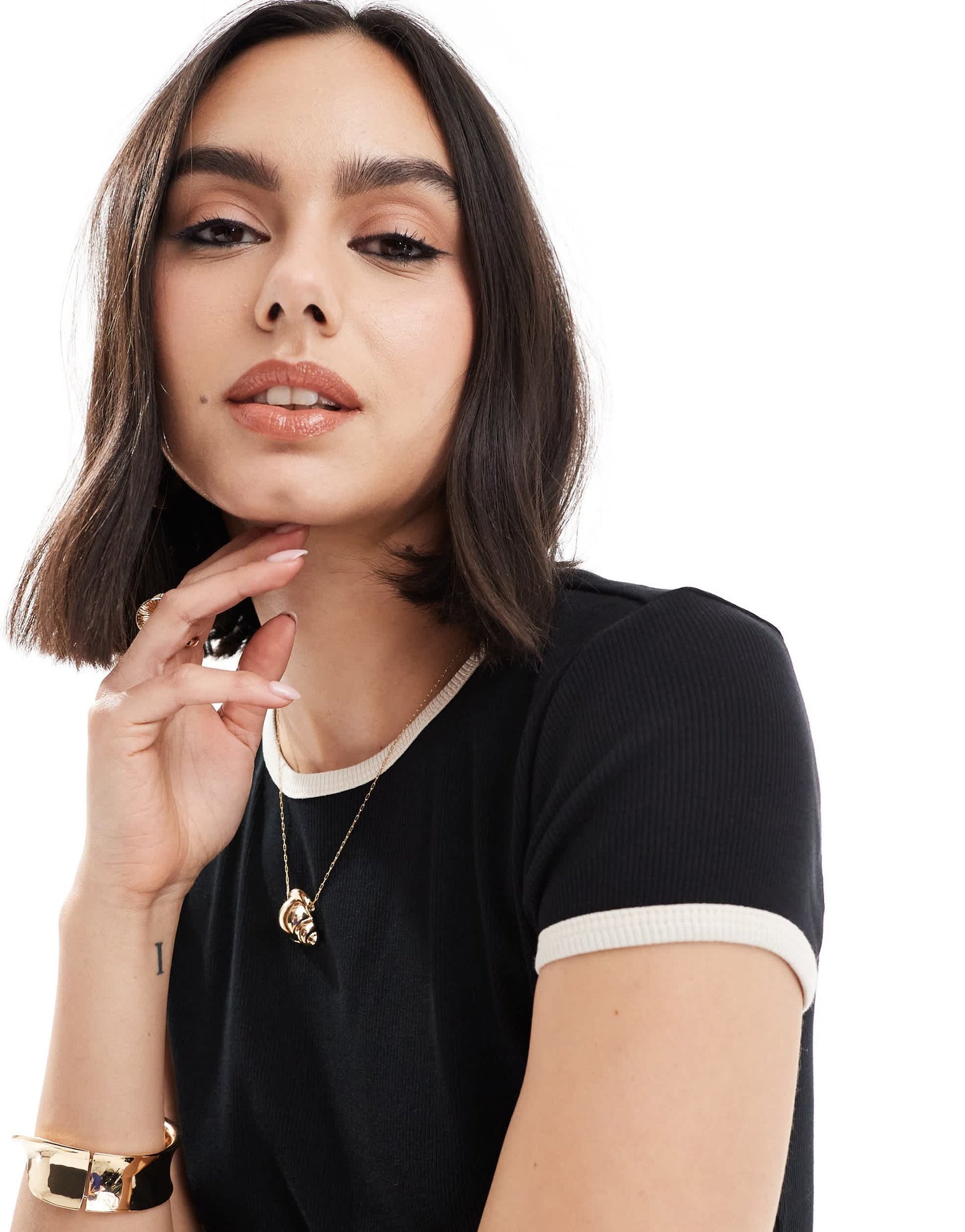 Vero Moda Aware fitted t-shirt with contrast trim in black