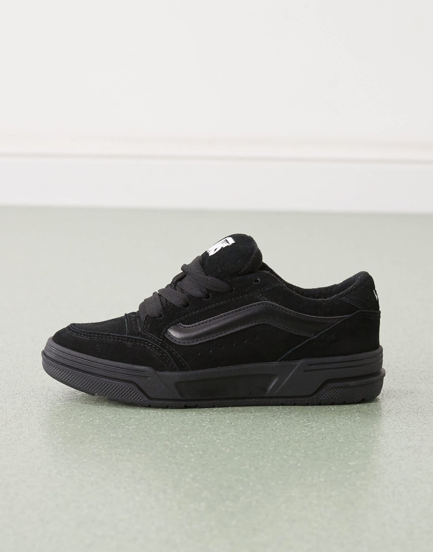 Vans hylane chunky suede trainers in triple black