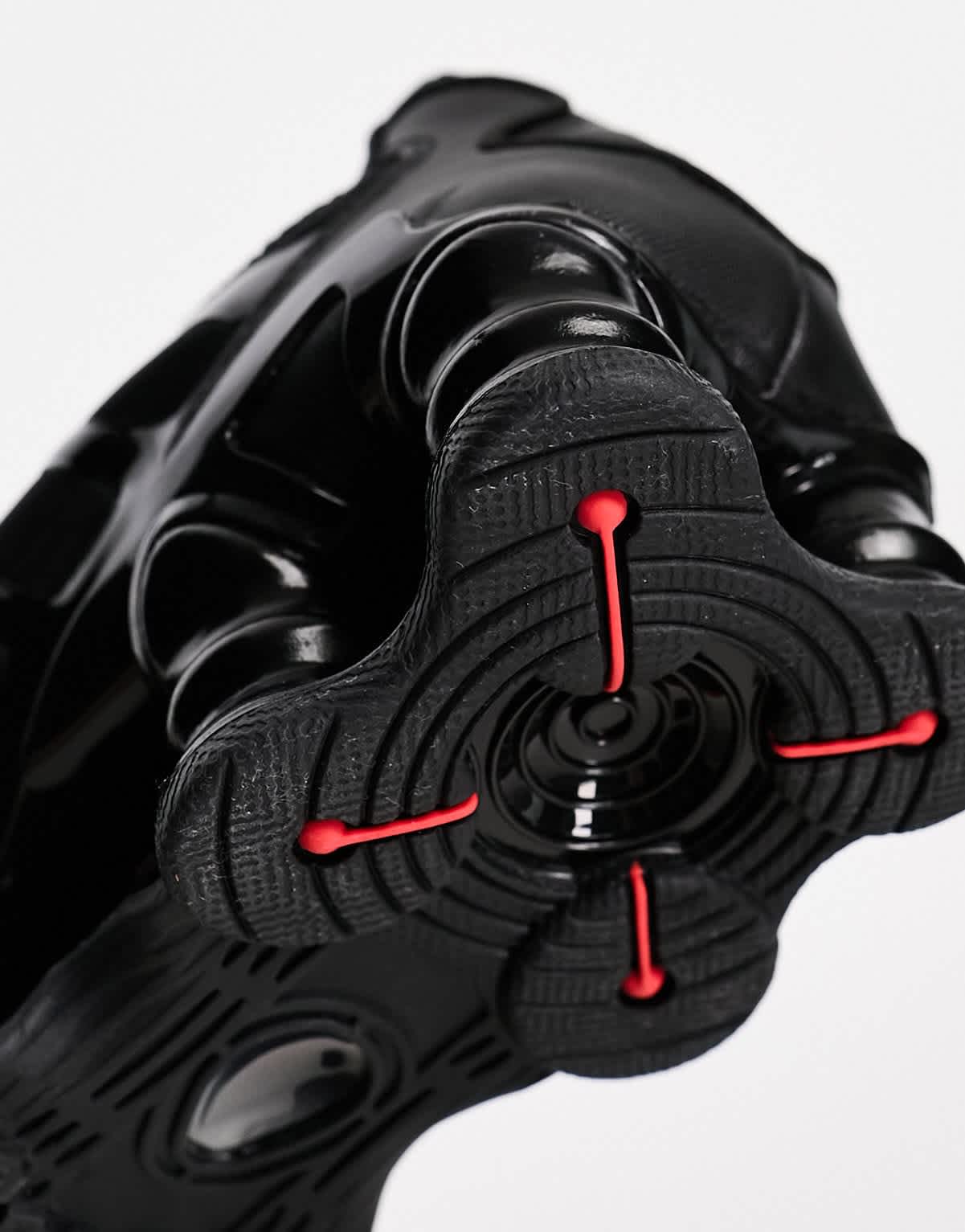 Nike Shox TL trainers in black