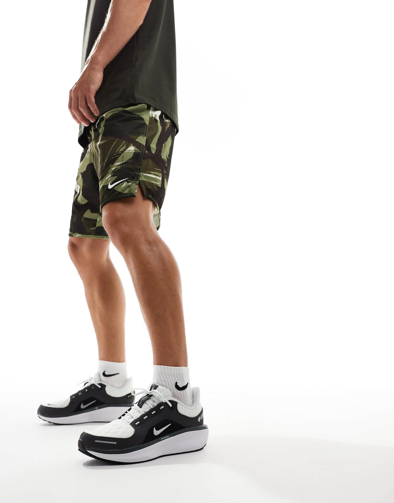 Nike Running Winflo 11 Gore-Tex trainers in black and white