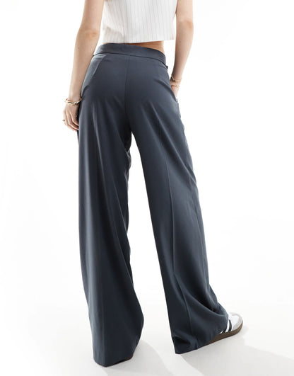 Pull&Bear wide leg double pleat tailored trouser in navy