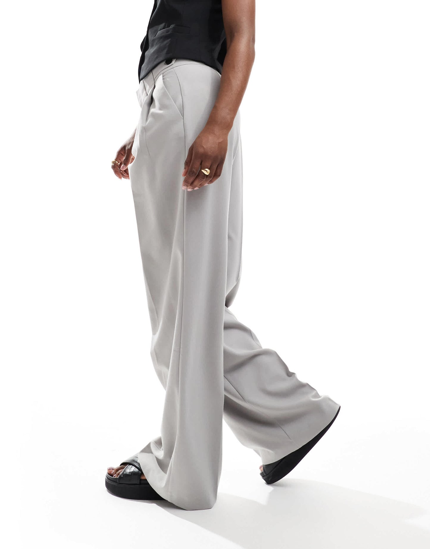 Pull&Bear wide leg double pleat tailored trouser in grey