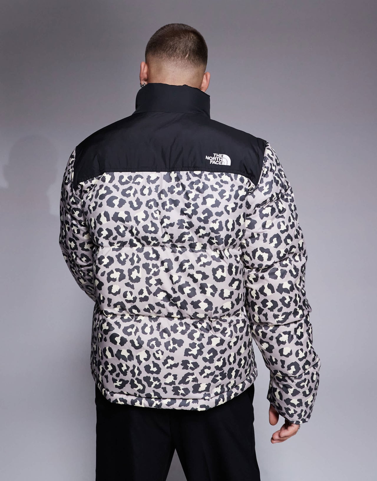 The North Face Saikuru logo puffer jacket in grey leopard print exclusive to ASOS