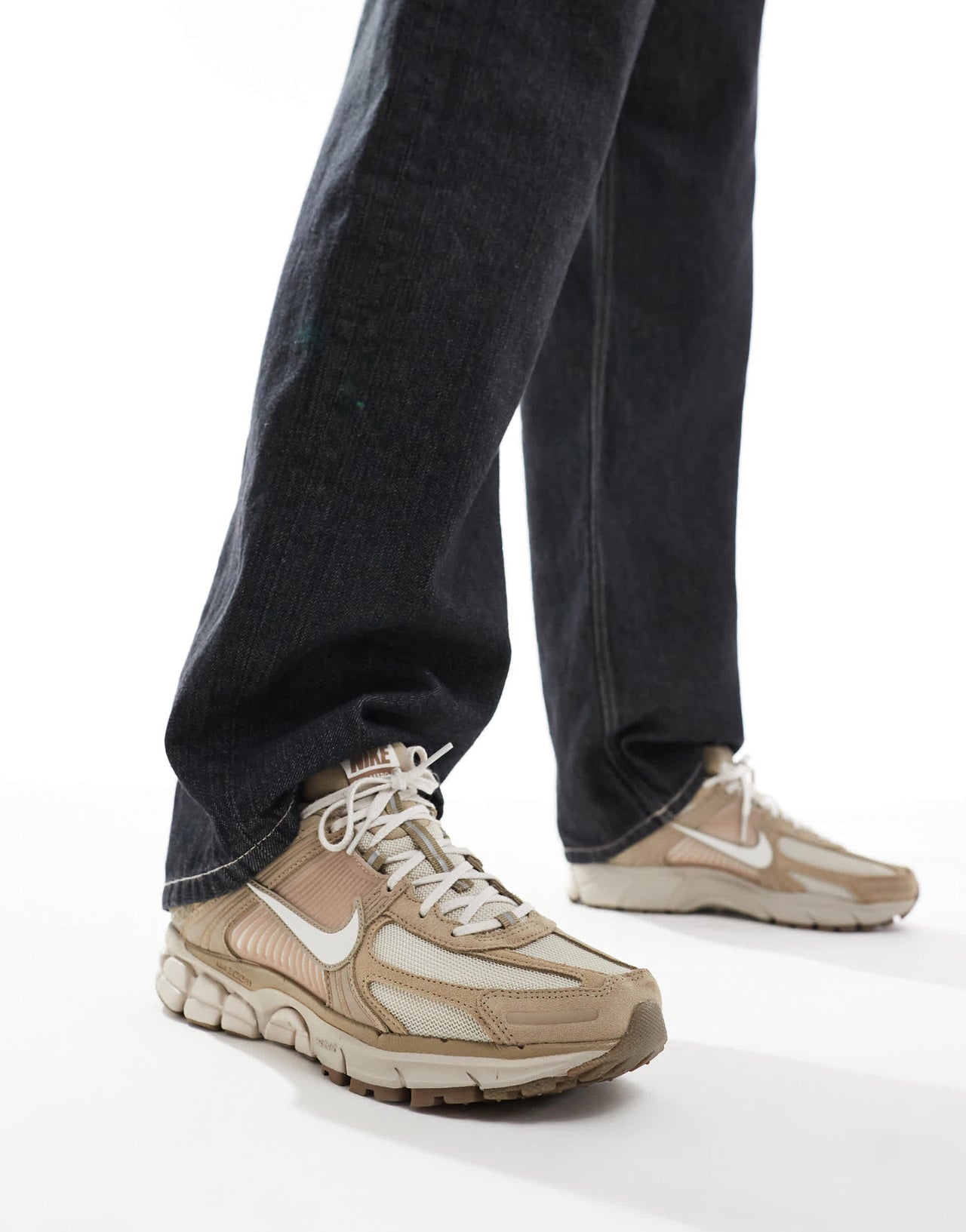 Nike Zoom Vomero 5 trainers in khaki and beige