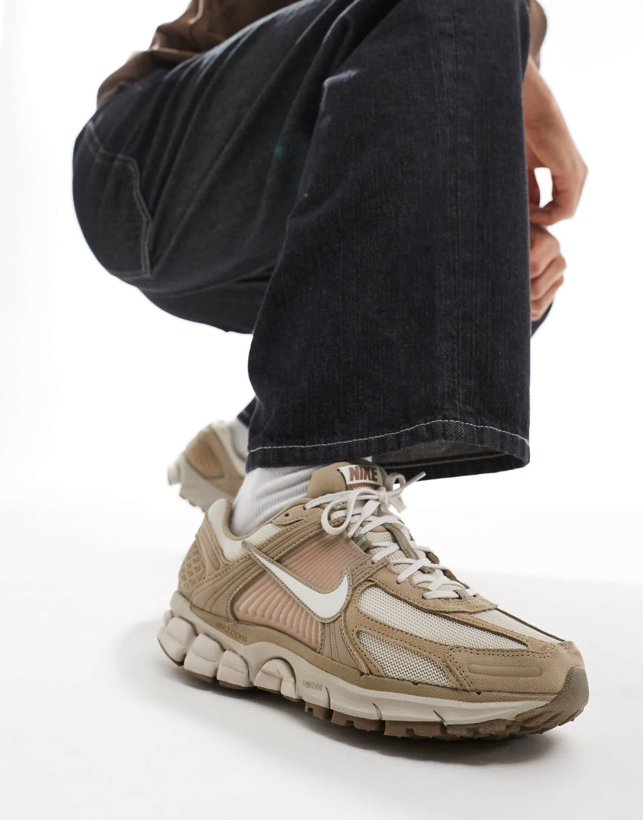 Nike Zoom Vomero 5 trainers in khaki and beige