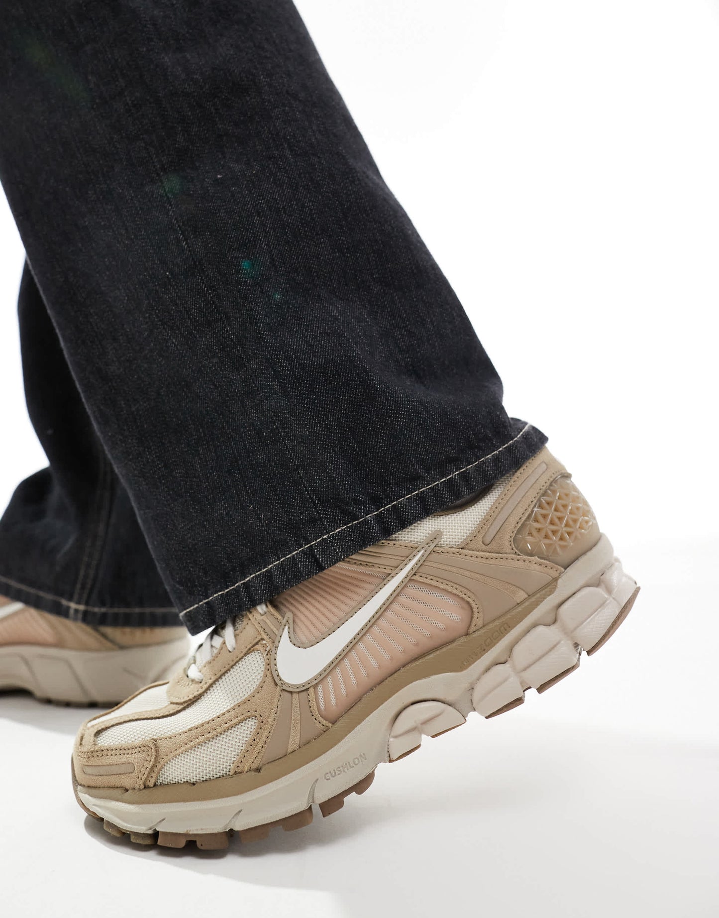 Nike Zoom Vomero 5 trainers in khaki and beige
