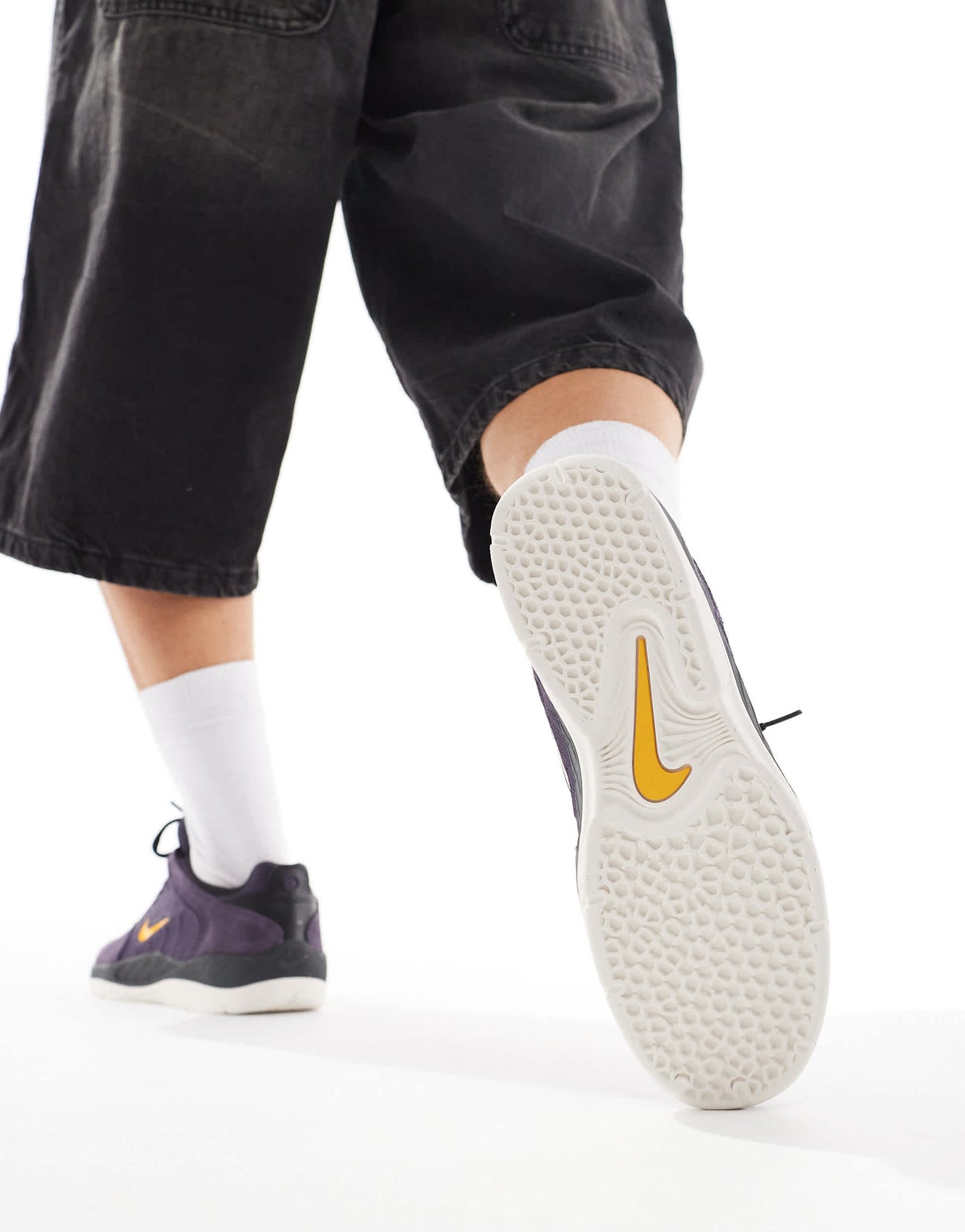 Nike SB Vertebrae trainers in dark purple