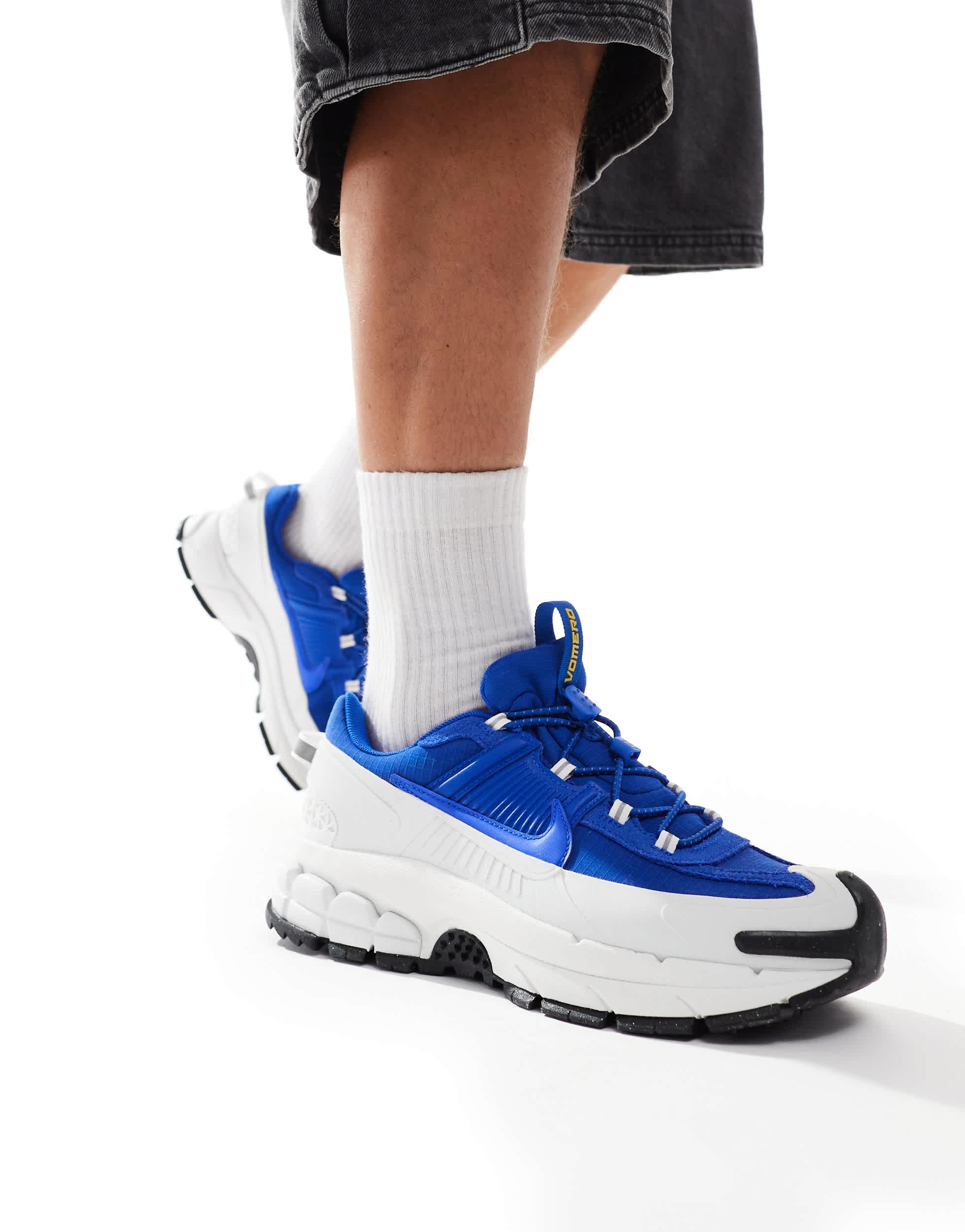 Nike Zoom Vomero 5 trainers in blue and white