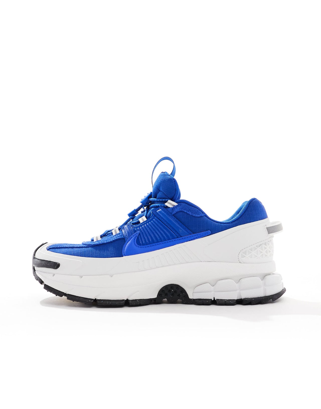 Nike Zoom Vomero 5 trainers in blue and white