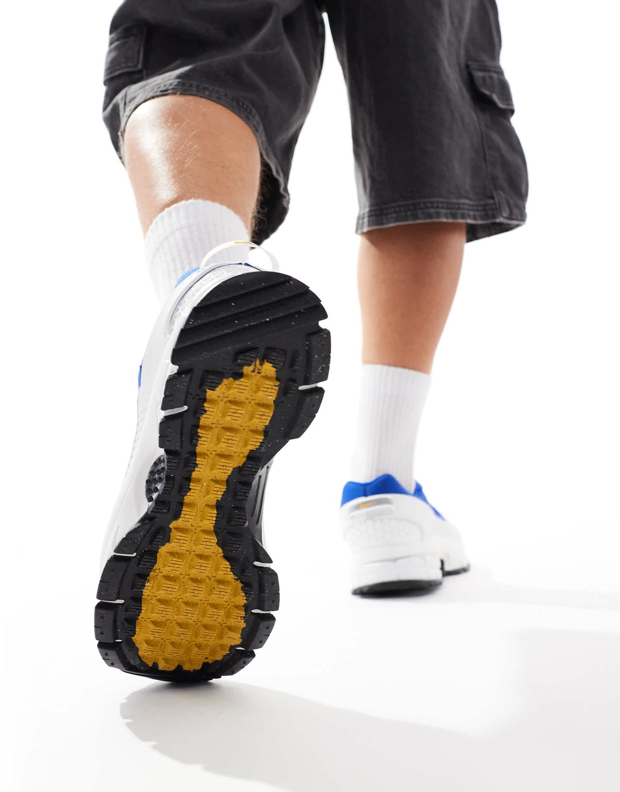 Nike Zoom Vomero 5 trainers in blue and white