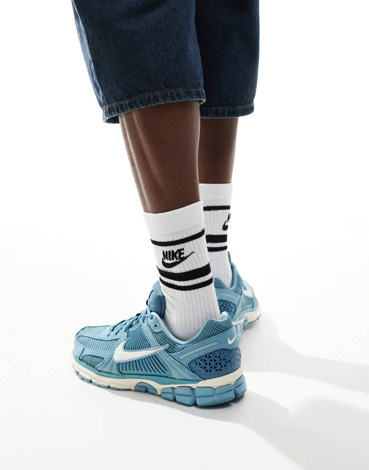 Nike Zoom Vomero 5 suede unisex trainers in blue and white