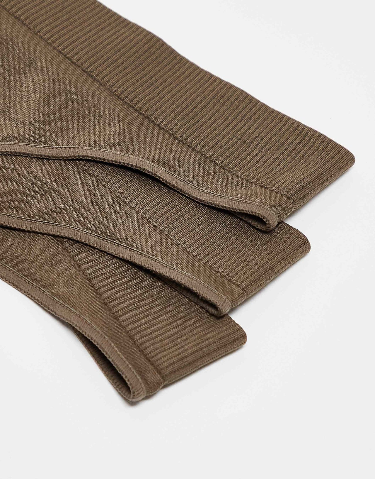 Weekday Cat Seamless 3-pack thong in brown