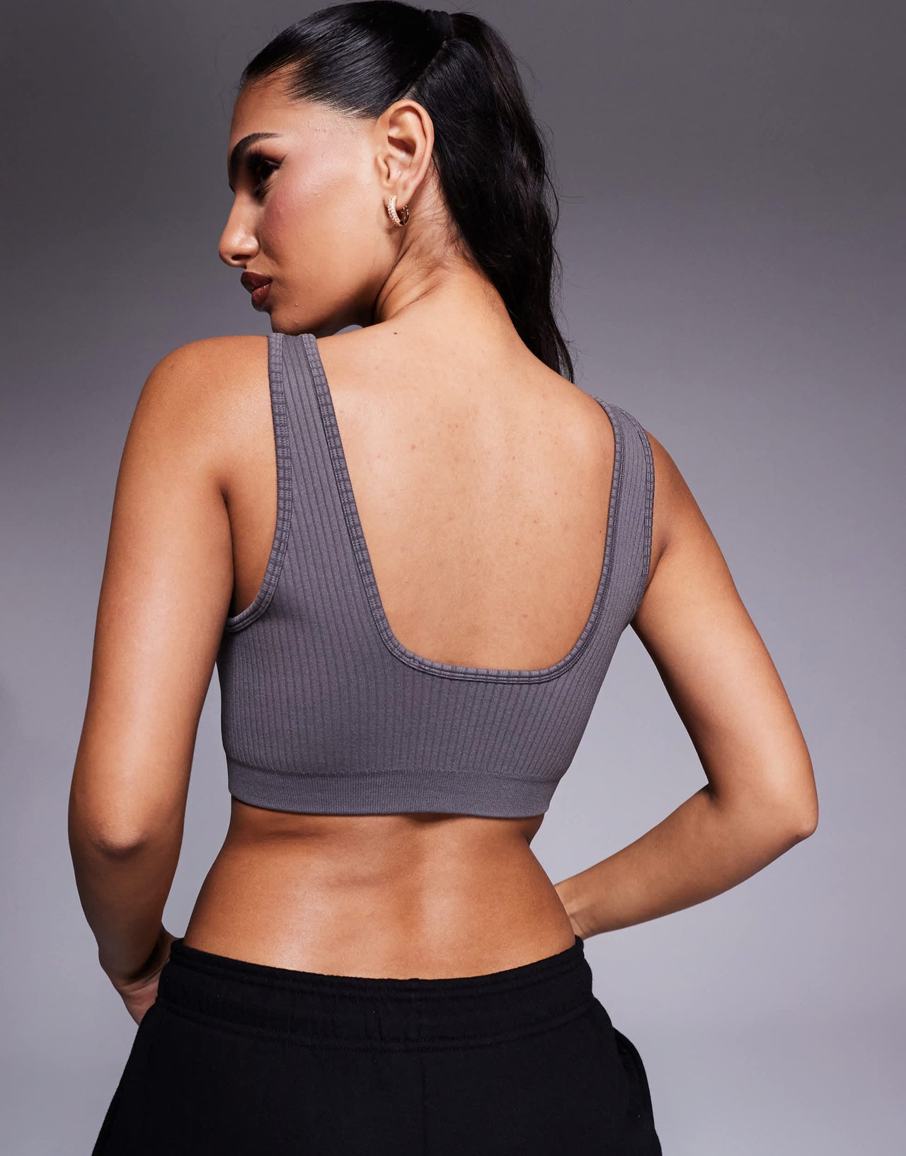 4505 Icon seamless rib medium support sports bra with square neck in steel grey