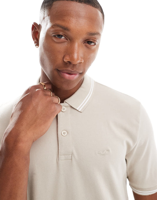 Hollister icon logo tipped pique polo in beige
