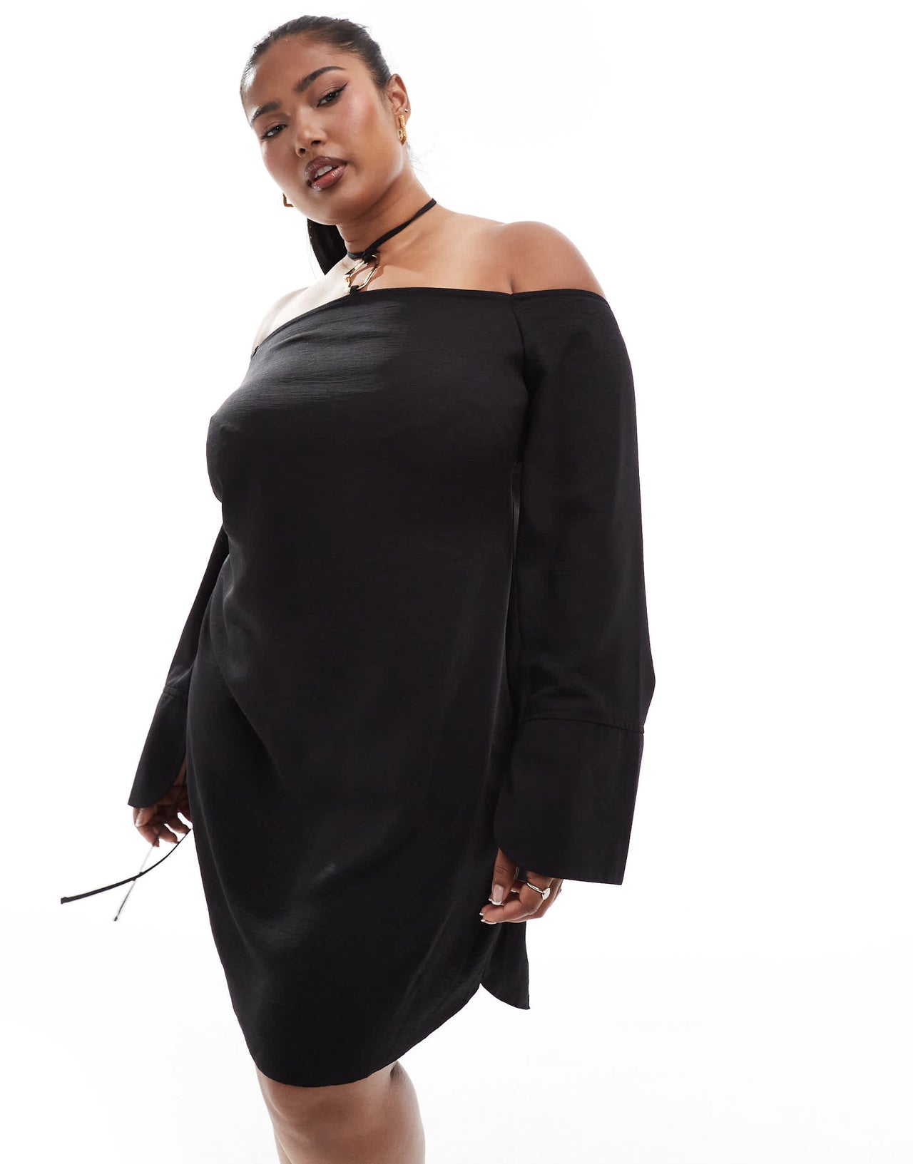 ASOS DESIGN Curve off the shoulder halter neck mini dress with curved hem and hardware detail in black