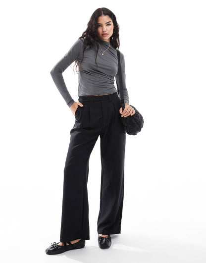 Vero Moda long sleeved ruched jersey top in grey