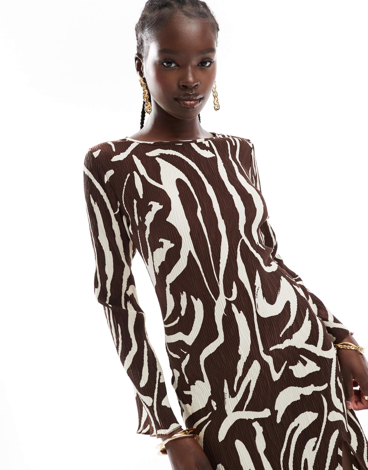 Extro & Vert plisse maxi dress in brown and cream abstract print