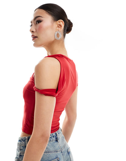 Missyempire double layered slinky one sleeve twist strap top in red