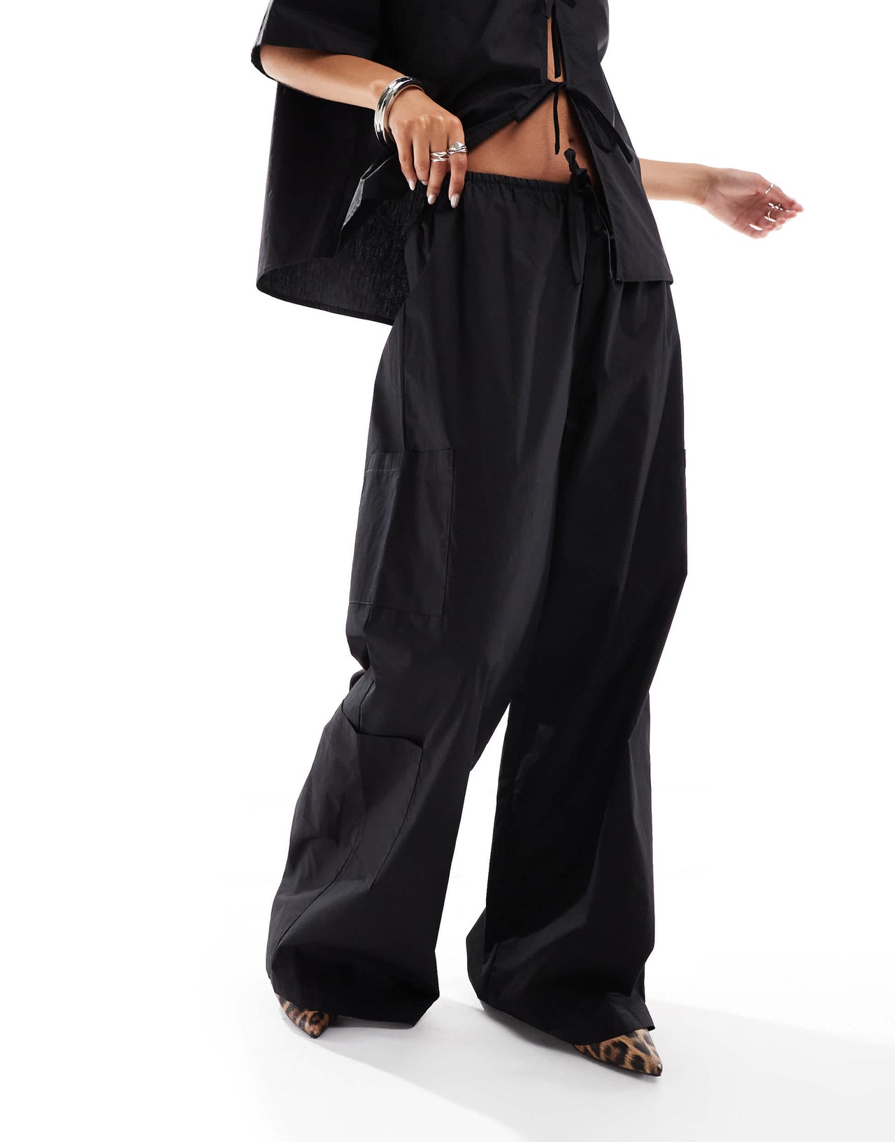 VRG GRL amaya relaxed wide leg trousers in black