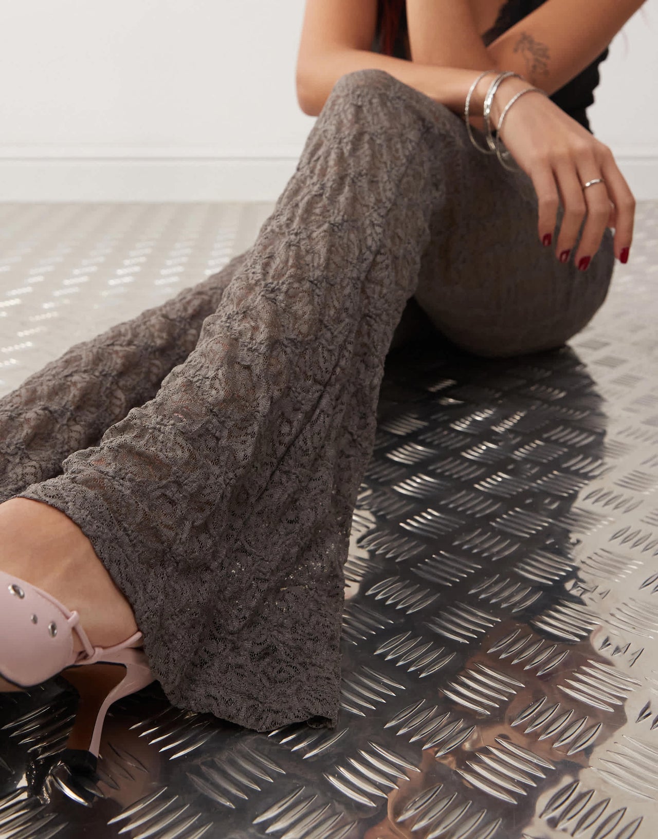 Noisy May flare lace trouser in grey - CHARCOAL