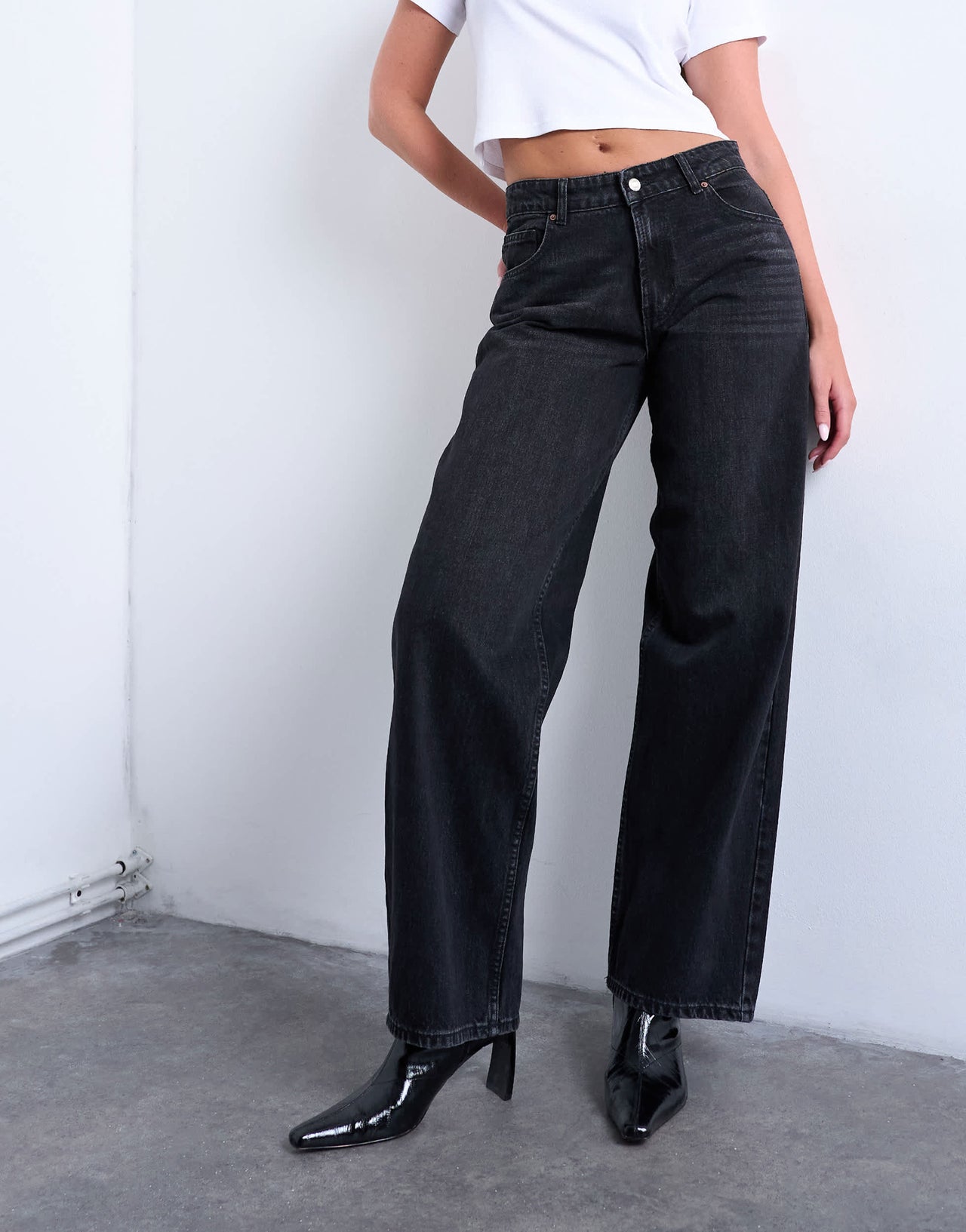 Topshop Hourglass Cinch relaxed jean in washed black