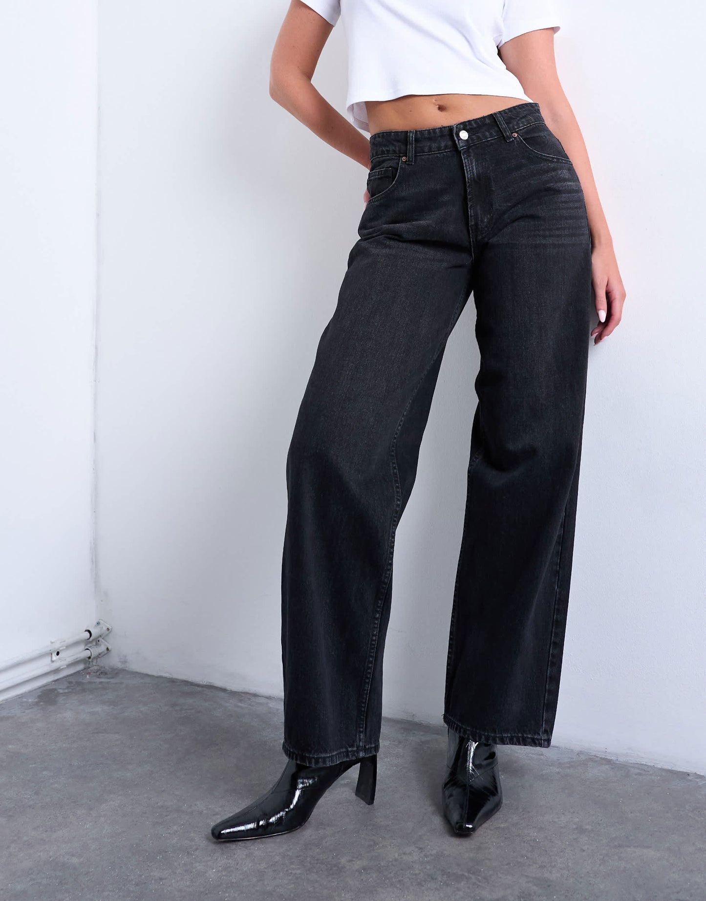 Topshop Hourglass Cinch relaxed jean in washed black