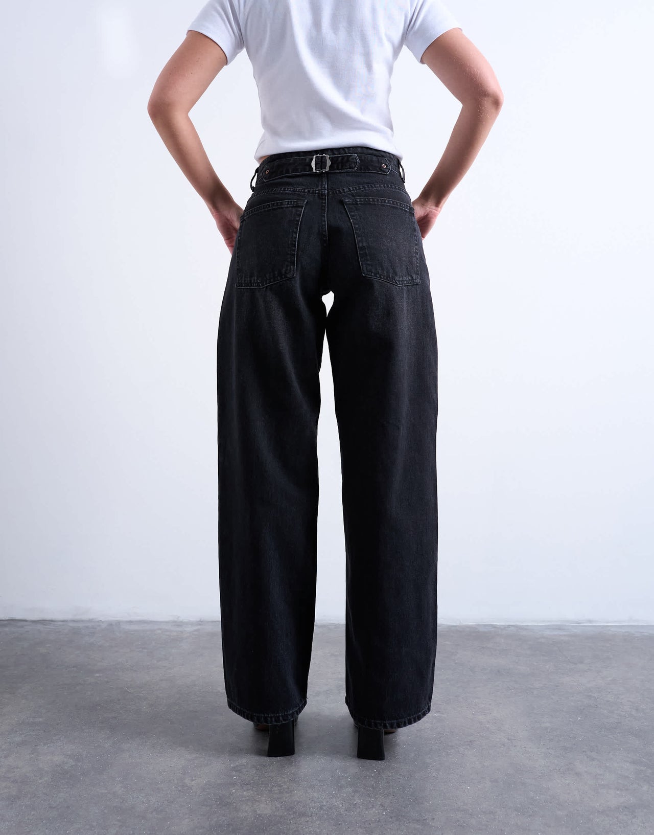Topshop Hourglass Cinch relaxed jean in washed black