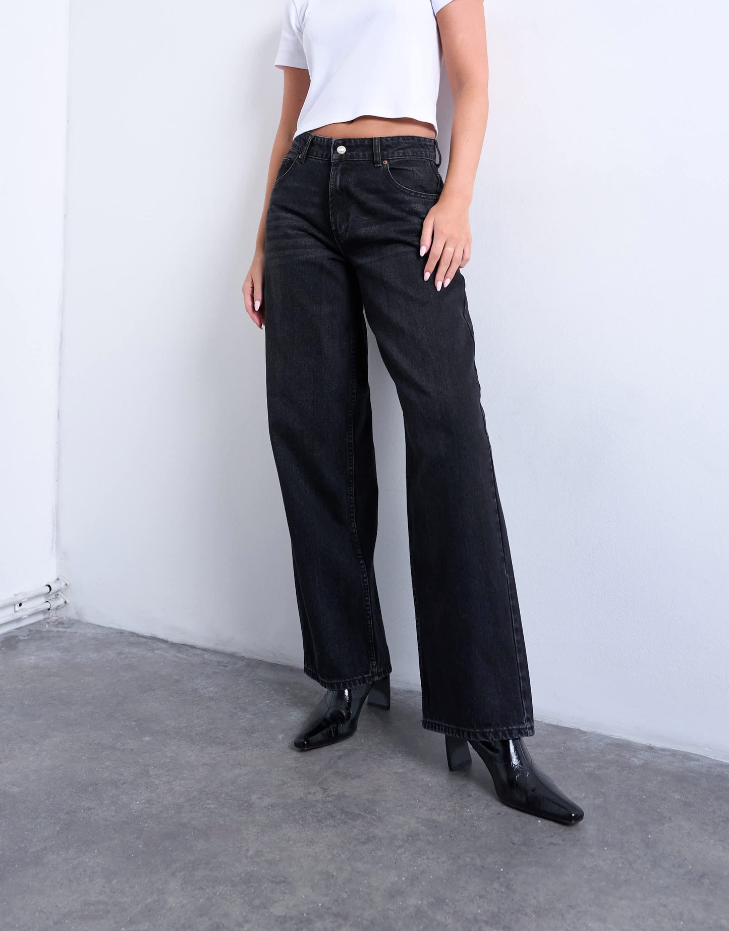 Topshop Hourglass Cinch relaxed jean in washed black