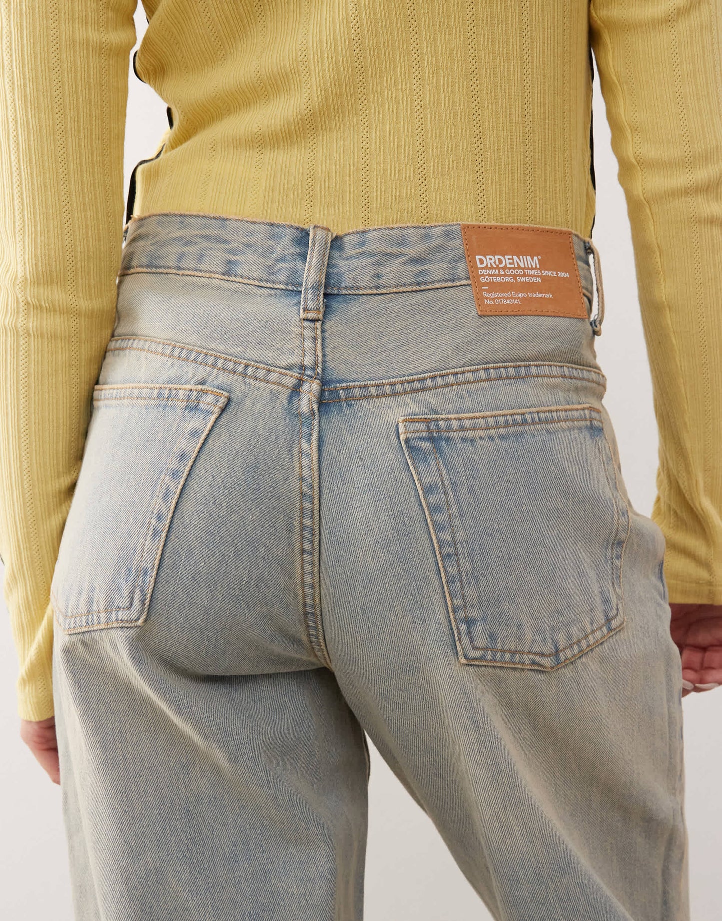 Dr Denim Hill relaxed fit low waist wide straight leg jeans in canyon light vintage blue wash