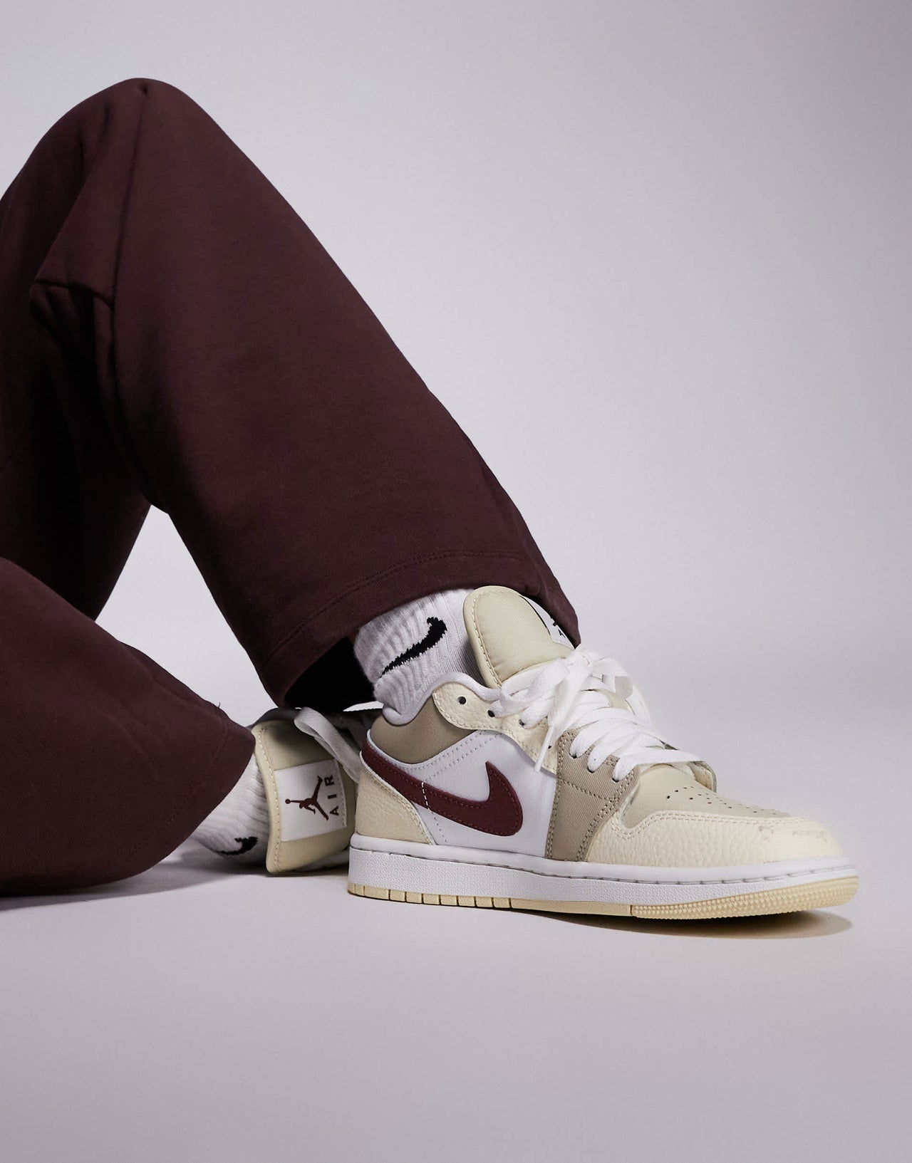Nike Air Jordan 1 Low SE trainers in white and brown
