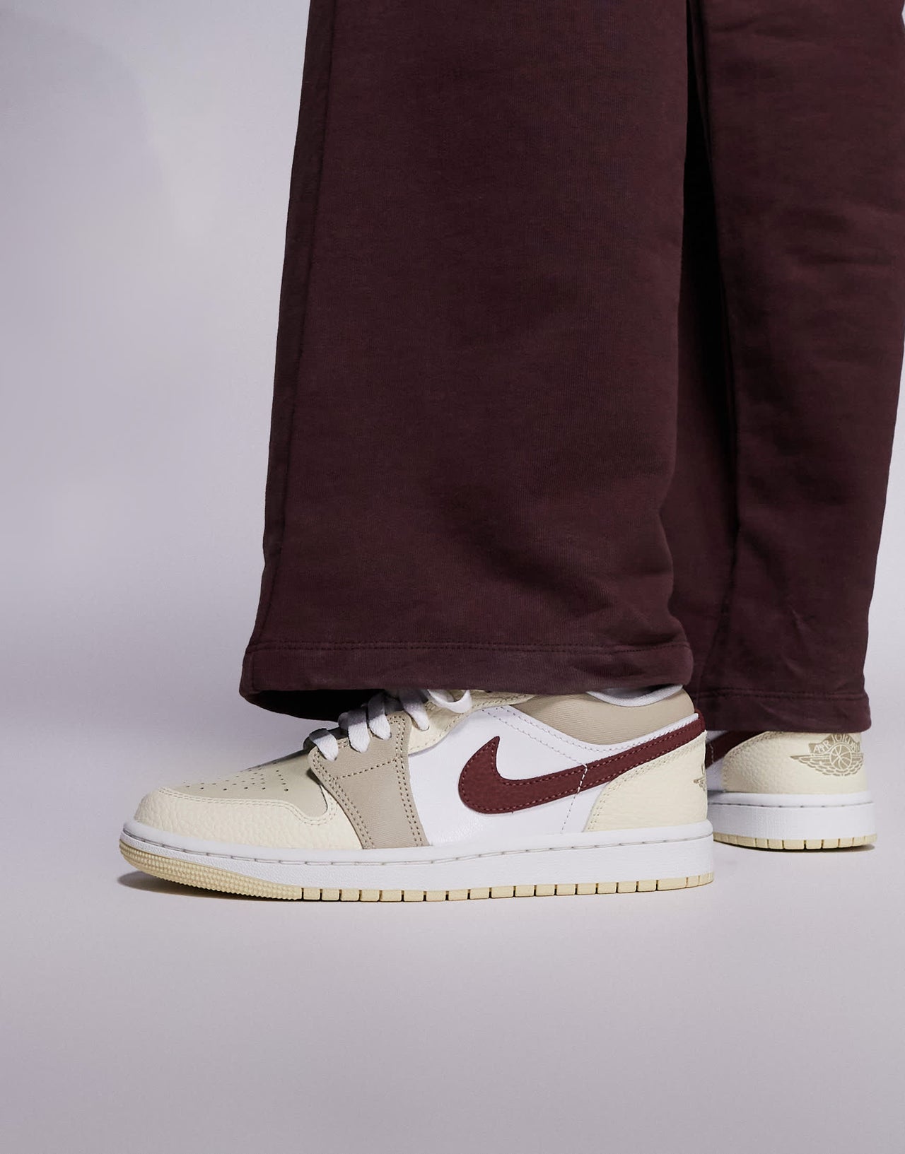 Nike Air Jordan 1 Low SE trainers in white and brown