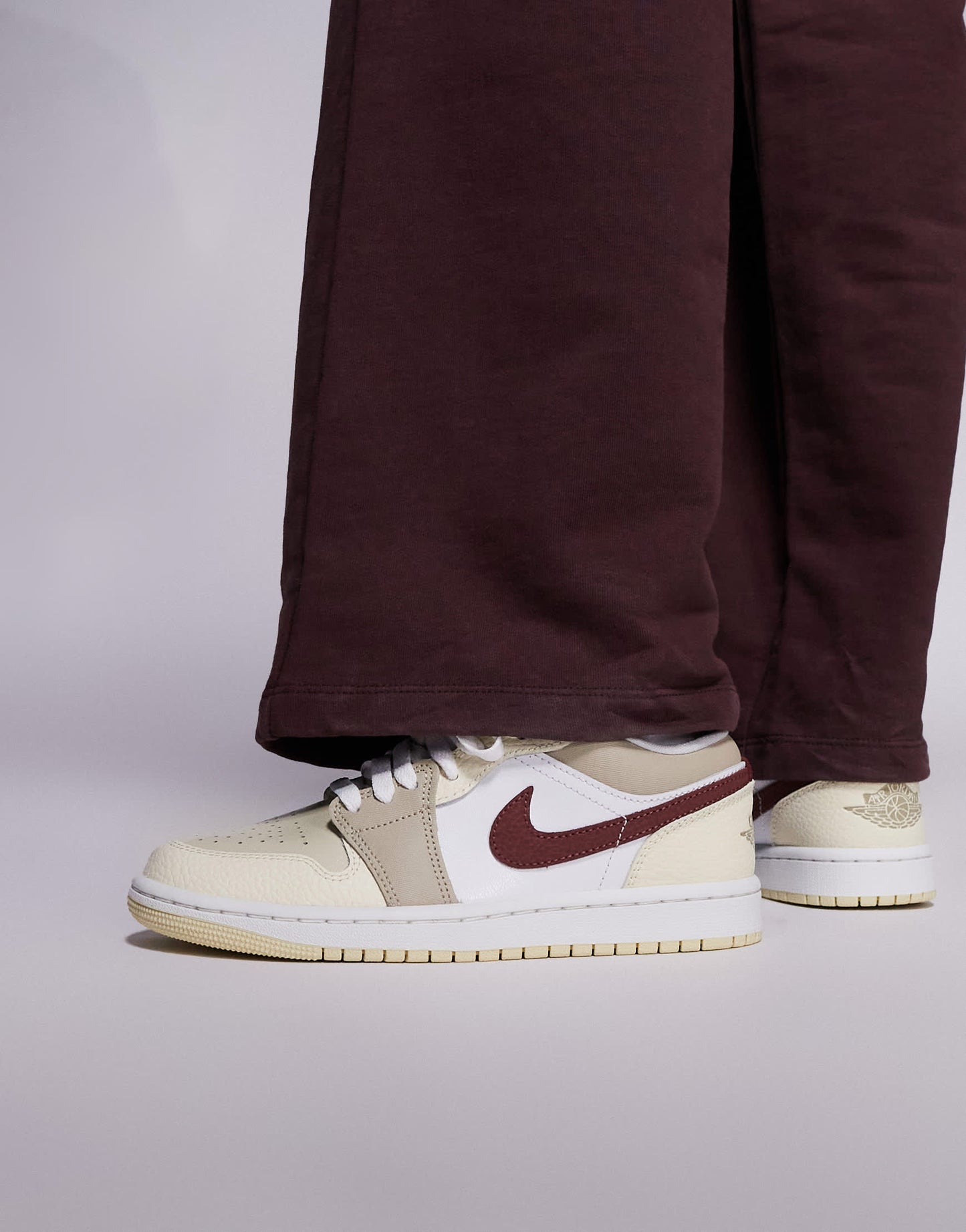 Nike Air Jordan 1 Low SE trainers in white and brown