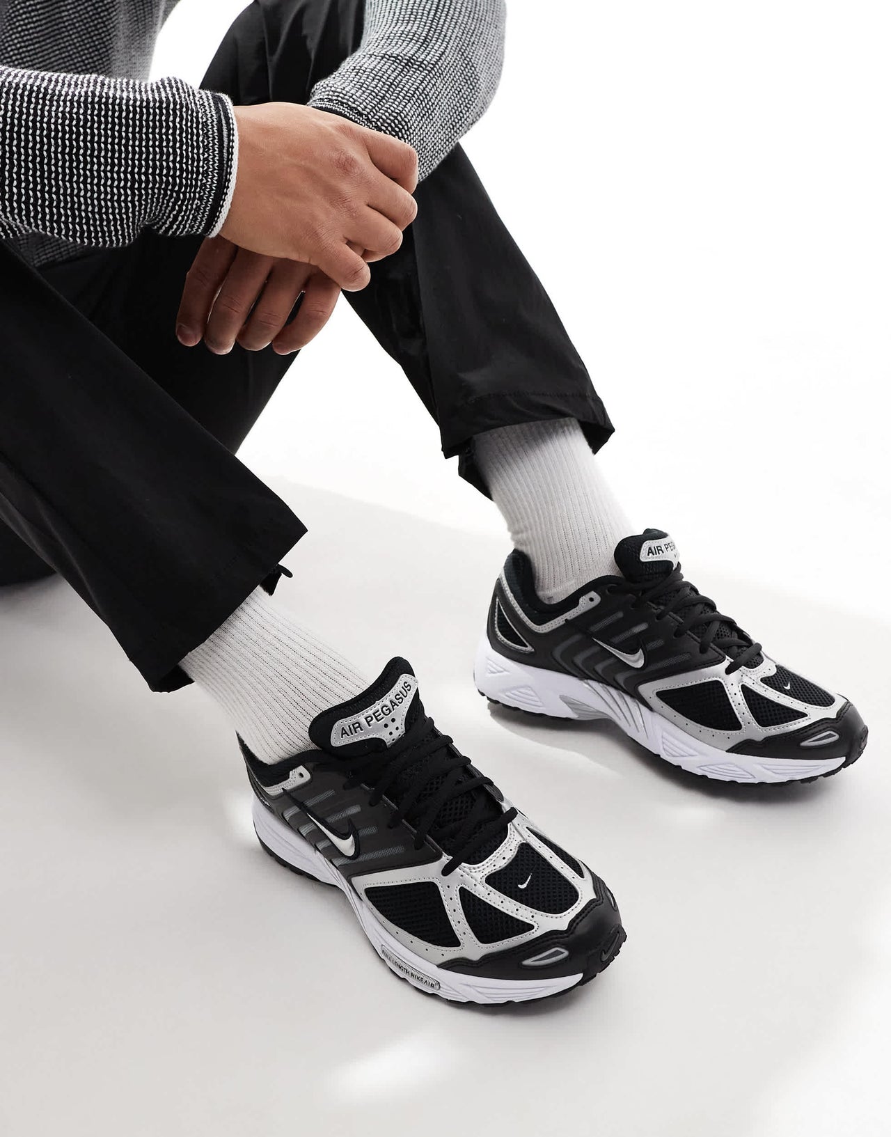 Nike Pegasus 2005 trainers in black and metallic silver