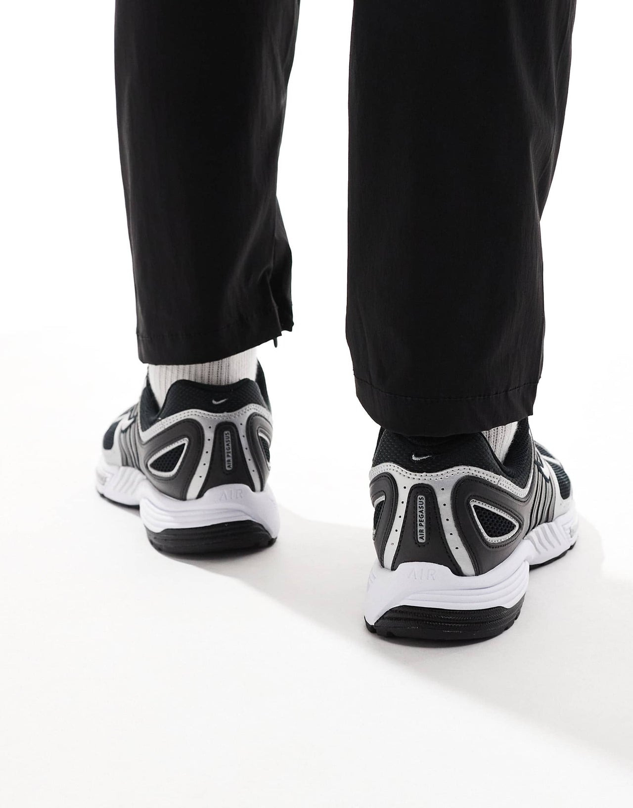 Nike Pegasus 2005 trainers in black and metallic silver